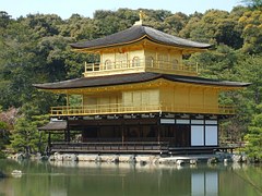 金色に輝く京都の観光名所 金閣寺 の歴史と見所について J T Japanese Traditions And Culture